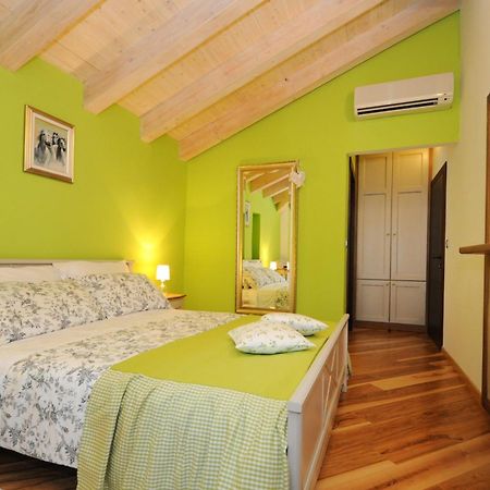 Bed & Breakfast Korta Gira Buici  Bilik gambar