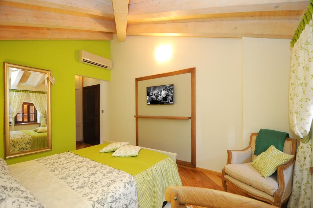 Bed & Breakfast Korta Gira Buici  Bilik gambar