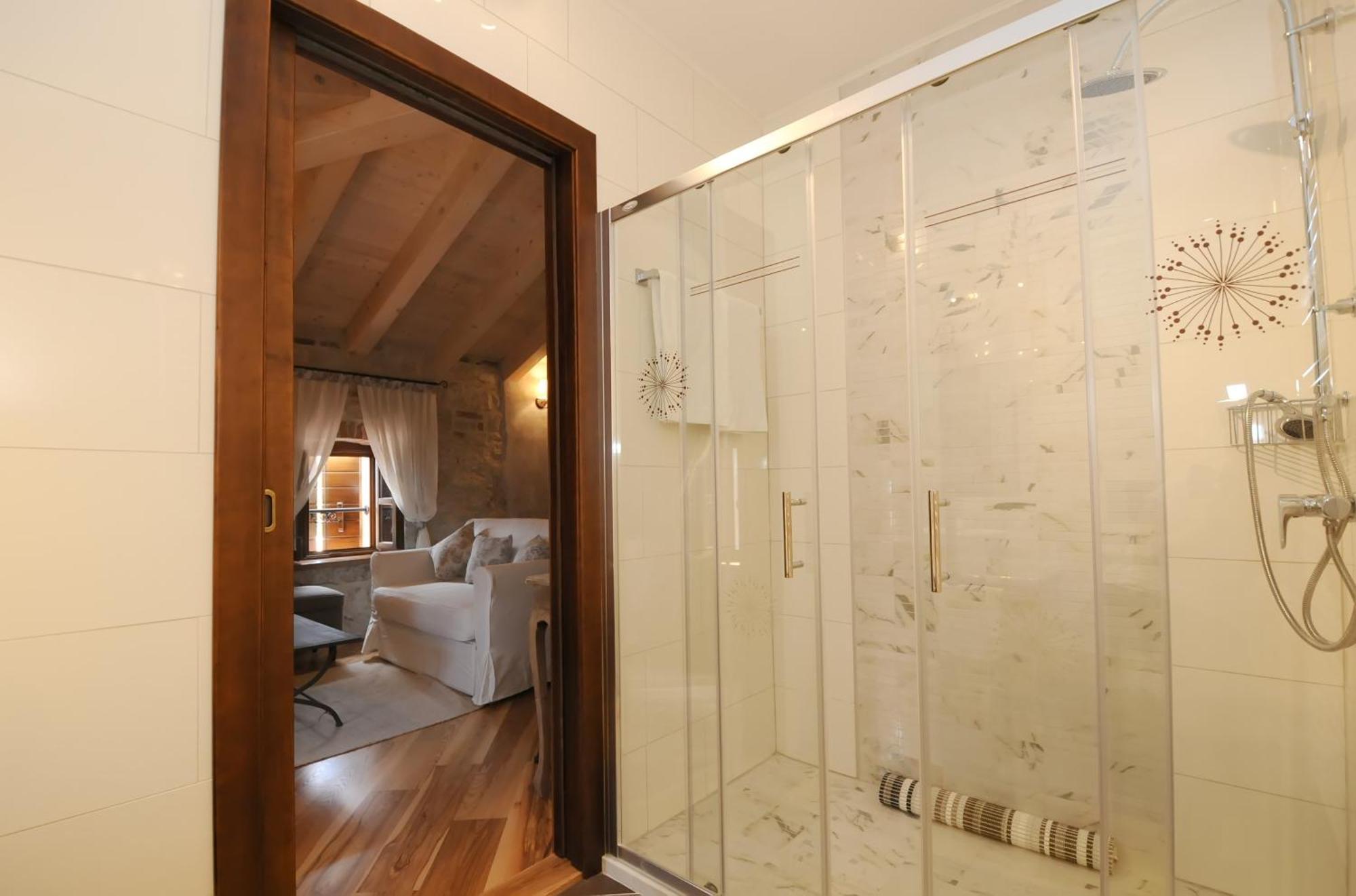 Bed & Breakfast Korta Gira Buici  Bilik gambar