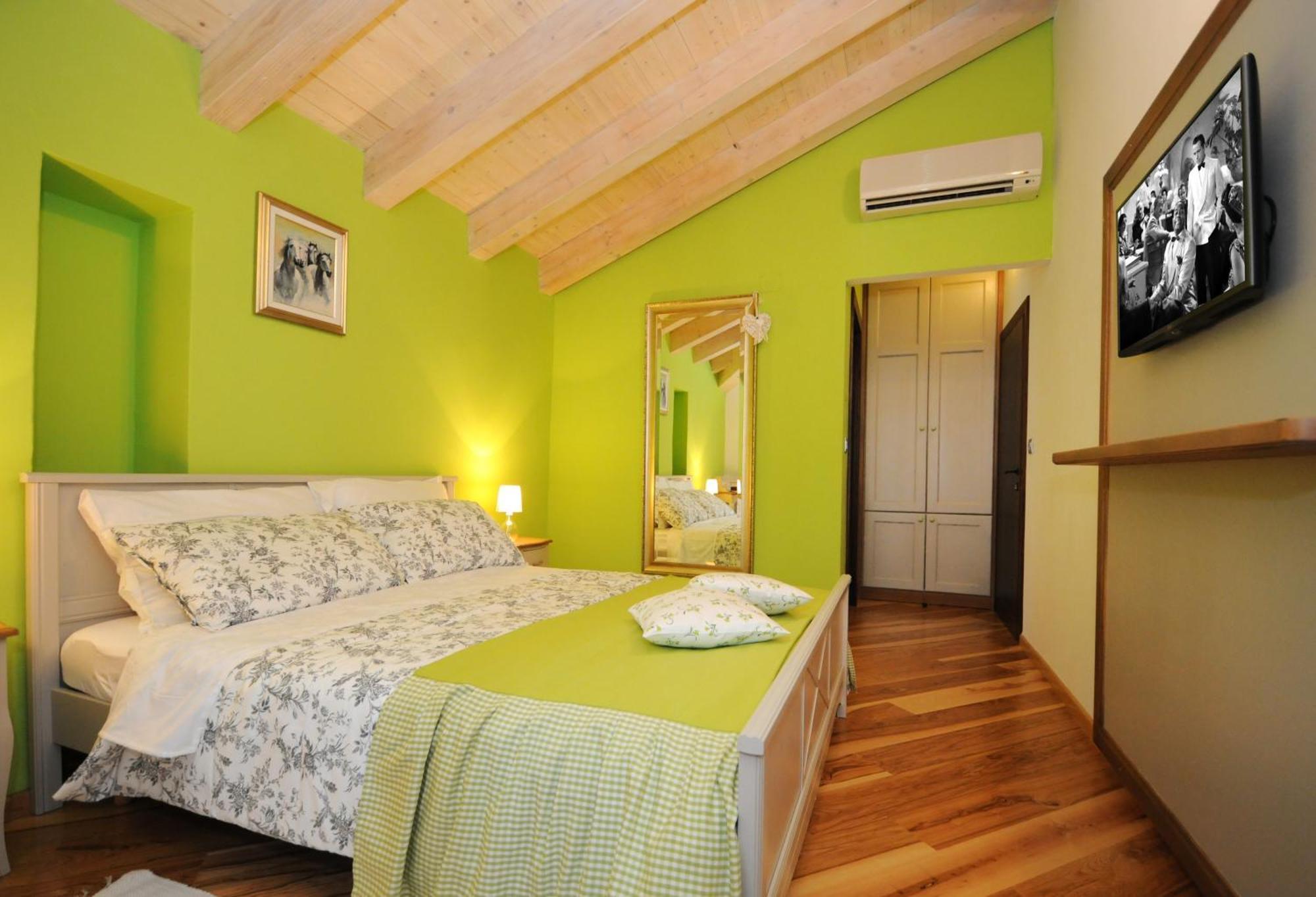 Bed & Breakfast Korta Gira Buici  Bilik gambar
